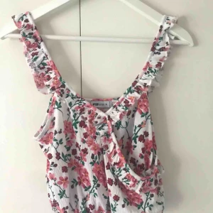  - Linne från new yorker. 20kr + frakt. Kan mötas upp i tranåsområdet och Sthlm.