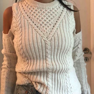  - Stickad tröja från Chiquelle. Använd 1 gång 