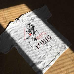 Yohio T-shirt med hans riktiga autograf (har aldrig haft på mig den) frakten står köparen  