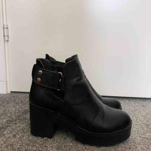 Chunky heels i strl. 38, men stora i storleken så mer som 39