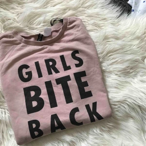  - Säljer en fin tröja på 50kr och pirs kan sänka!