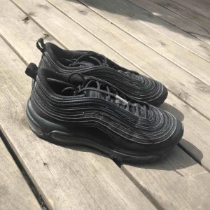  - Säljer mina Nike air max 97, endast använda 2 ggr pga fel storlek. Nypris 1900kr säljer för 800kr, kan frakta