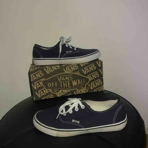  - Navy Vans! Använda 1 gång! Väldigt bra skick storlek 39
