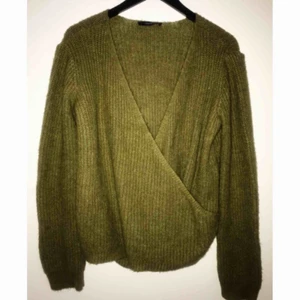  - Jättefin stickad tröja från Trendyol. Använd 1 gång. Lite oversize i modellen
