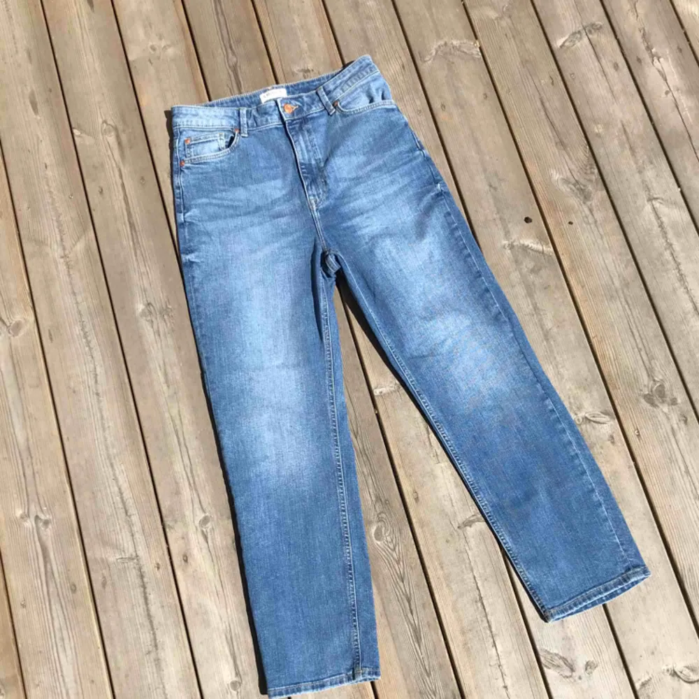 Snygga high waist jeans  Splitternya och helt oanvända! . Jeans & Byxor.