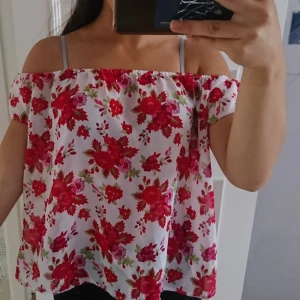 - Offshoulders blus som funkar för XXS och XS men är egentligen 170 för barn