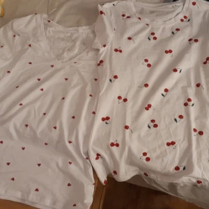 Basic tröjor  - Två basic vita tröjor 