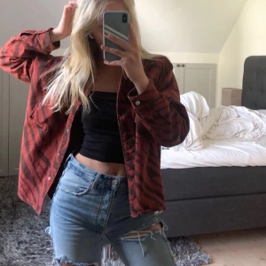 Jättefin jacka från Zara - Fin röd jacka från Zara, zebramönster, bara använd på bild, en S men oversized modell