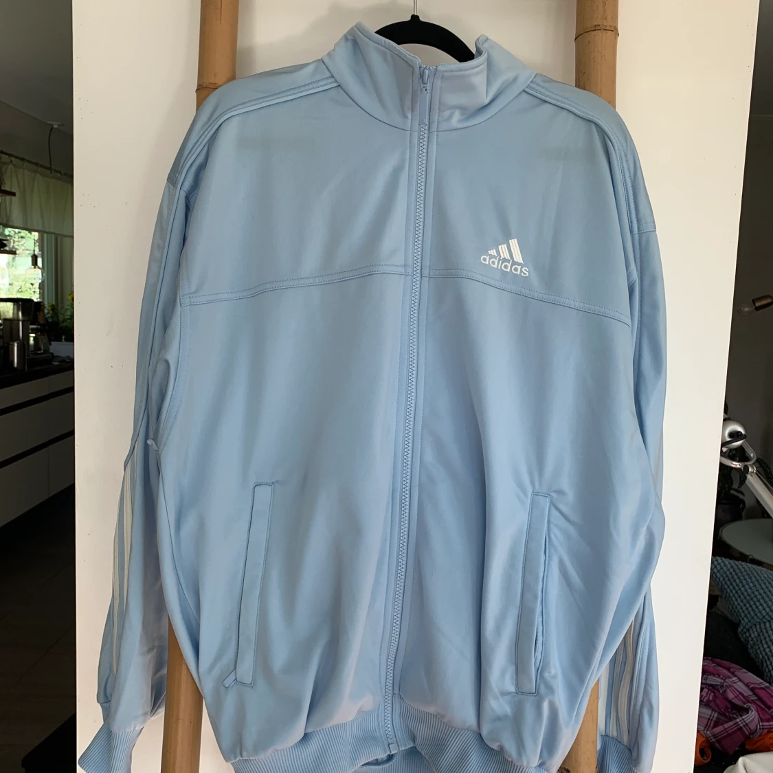 Pastellblå adidaströja - 90