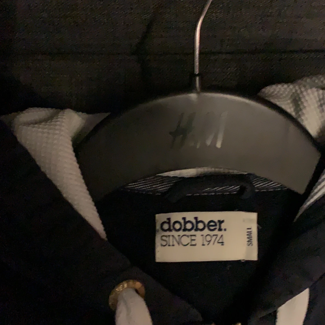 Hoodie i mörkblå  - 91