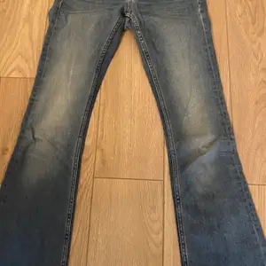 Bootcut som nya, för små för mig. Passar folk som har storlek Xs/ S. Nypris: 600kr