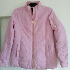 Jacka  - Ny jacka strl. 38