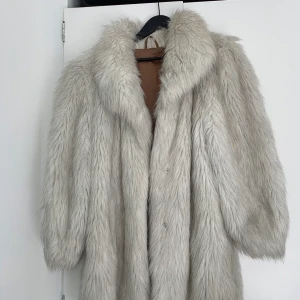 faux-päls jacka  - Sååå snygg! Perfekt passform! 