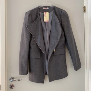 Kappa - Oanvänd kappa köpt i kina, det står storlek S men skulle säga att den är mer som en M.