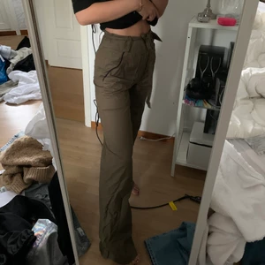 Kostymbyxor  - Kostymbyxor frpn Filippa K i en lite grön / brun färg. Sjukt snygga 