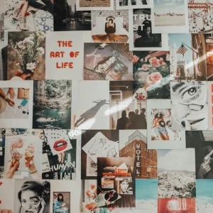 Fotovägg  - Hej hej jag hade tänkt sälja foton som man sätter upp på väggar! Som dessa på bilderna varje foto kostar runt 5-8 kr beroende på storlek osv! Man har två val antingen så skickar man bilder till mig privat så fixar jag de eller så säger ni ett tema som jag ska följa! T.ex rosa eller Disney eller 90s osv!