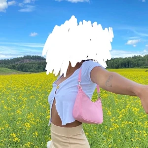 Topp ny - Köpte toppen från Gina för 299kr och har inte använt den bara en gång för att ta bilder men tänkte att sälja den istället för att den ska hänga i garderoben 