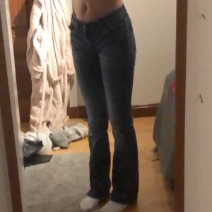 Supersnygga lågmidjade jeans ifrån crocker! - Superfina och långa jeans som är i bra skick från crocker! Säljer på grund av att jag har ett par liknande!