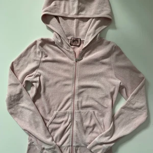 Juicy Couture  - Juicy Couture tröja, ljusrosa, 2000-tal stil, strl M. Köpt för 1100kr