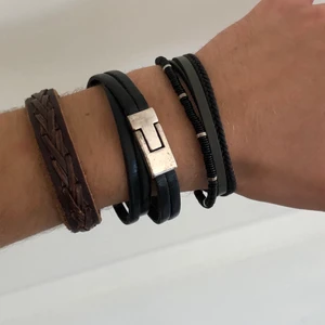 Olika armband  - Tre olika sorters armband! Fint skick 💖. 40kr styck. Köpare står för frakt✨💘.