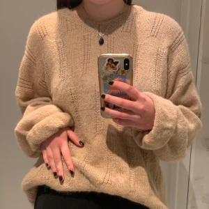 Tjocktröja, Beige - OTROLIG tjocktröja i det mysigaste materialet. Inte stickig, bara skön😻