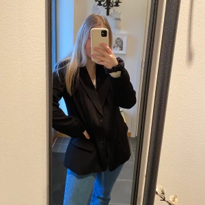 Kavaj str 36 - Svart randig kavaj