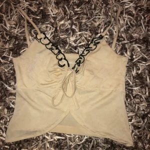 Gulligt linne - Jättesöt topp som passar xs/s men svårt för mig att avgöra! Pris kan diskuteras