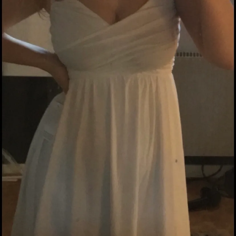 Fin vit klänning som endast använts 1 gång. Klänningar.