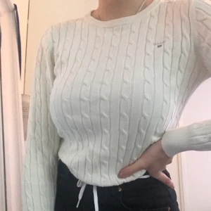 Gant tröja finns oxå svart - Säljer denna fina gant tröja då den inte används, tröjan är som ny och är i storlek S. Säljer även denna i svart med samma storlek. Ordinarie pris 1200kr tror jag