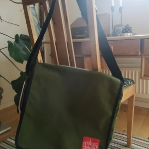 Väska - Helt oanvänd skolväska inköpt för 800 kr. 