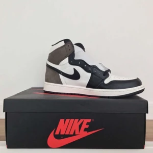 Jordan dark mocka  - Jordan 1 or deadstock strl 41 allt medföljer 