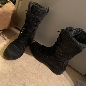 Skor - Svarta skor storlek 38 