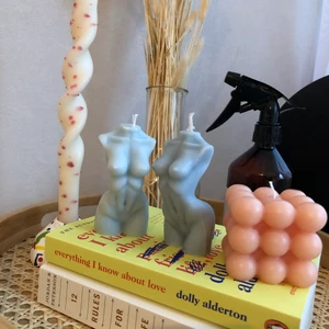 Body and bubble candles ✨ - Kroppsljus och bubbelljus 💓 65 kr st och 150 kr för 3 st ✨ spårbar frakt på 63 kr. Gjort av vegetabilisk stearin och paraffin vax. Bubbel ljus är 6 cm breda och 6cm höga. Kroppsljus är 10 cm höga och ca 5cm breda 😊 Ställ ljuset på en säker plats om ni vill tända dom (isf den spiller). ***OBS Mina bilder 😊