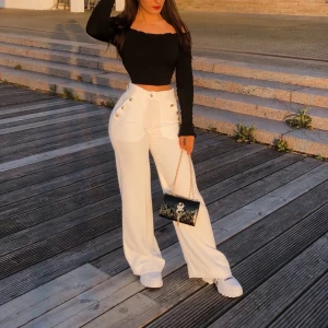 Kostymbyxor -  Helt nya kostymbyxor med super nice matreal, har inte använt mer än 2 gånger och ja säljer dom pågrund av att dom är lite för små för mig . storlek är S 