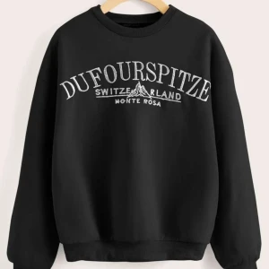 Sweatshirt  - En super fin sweatshirt från shein!! Köpt i storlek L då jag ville ha oversize men den sitter som en S/M så inte oversize på mig! Annars jätte fin och mysig sweatshirt!💗 (den som köper tröjan står för frakten, obs frakten ingår ej i priset)