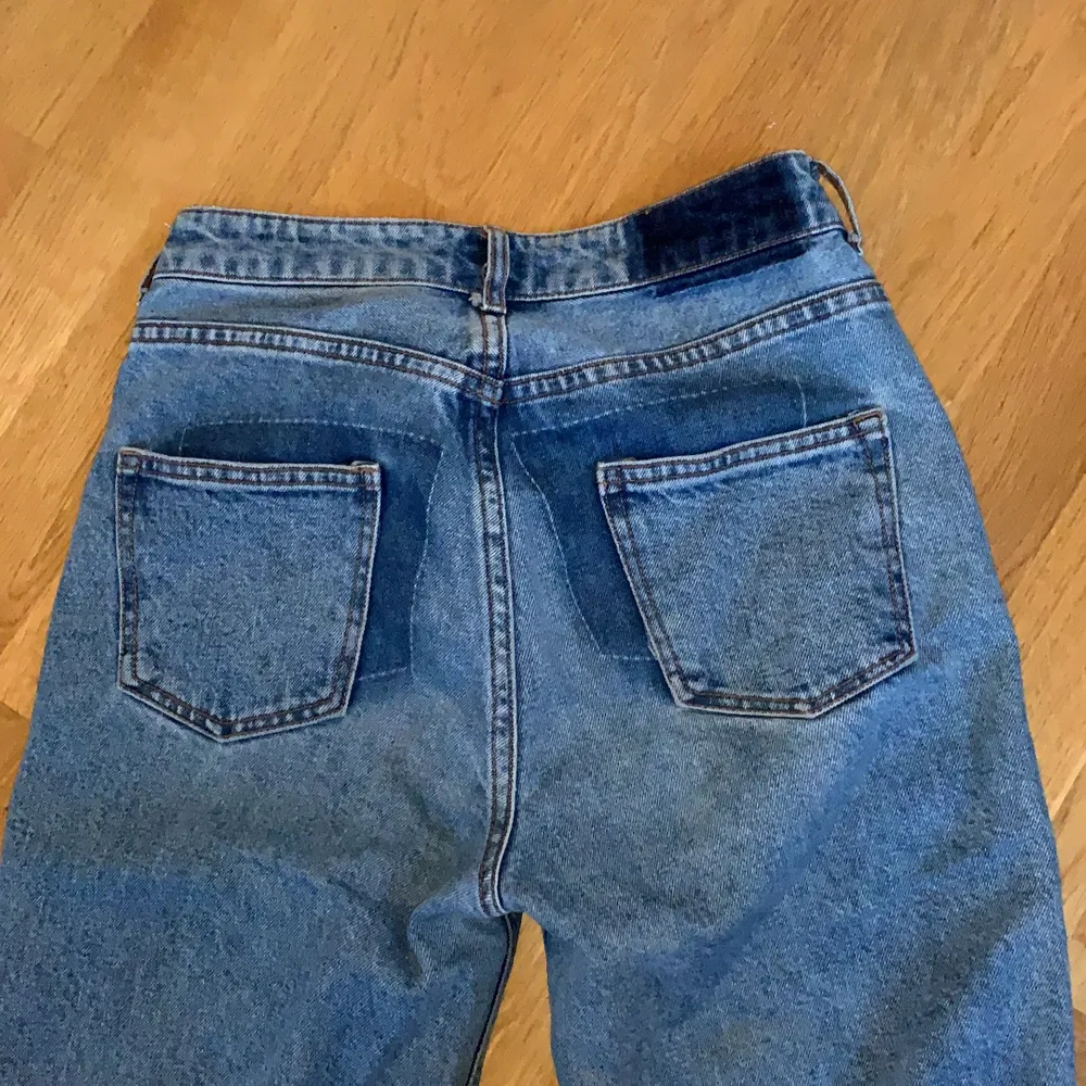 Raka jeans från h&m bra skick. Jeans & Byxor.