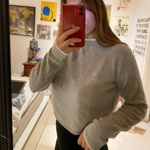 Hollister stickad tröja - Jätte mjuk tröja från hollister i croppad modell!❣️ storlek M men passar mer som s/xs!❣️