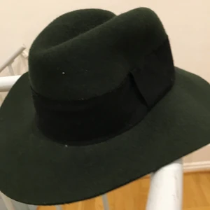 ZARA hatt. Aldrig använd! - Denna hatt är aldrig använd och är supersnygg för en helhet i looken 🌸