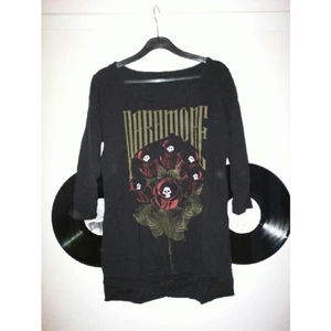  - Paramore tröja Trekvarts ärm Motiv med rosor och dödskallar