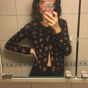 Kofta med mönster  - I fint skick 💐