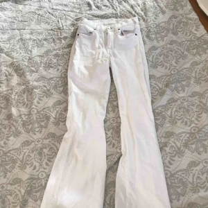  - Använd 3 gånger typ så fint skick säljer för de inte längre är min still, köpta från salt i våras för 500 kr från märket dr denim. frakt tillkommer eller så kan jag mötas upp!