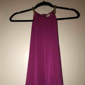  - Lila linne från Michael Kors. Oanvänd. Stl:XS (men känns mer som en S/M. Köpare står för frakt.