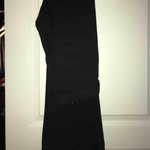  - Säljer svarta bootcut från salt Condition: 10/10, helt oanvända med lappar kvar.  Kan mötas i Stockholm, frakt ingår ej
