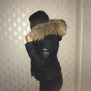  - Rock and blue vinterjacka med äkta päls. Använd ett fåtal gånger pga fel storlek. :)