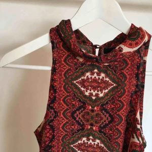  - Snygg mönstrad till från bikbok. Sparsamt använd. Köparen står för frakt :)