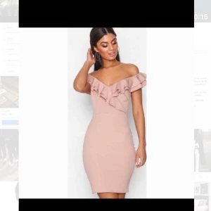  - Säljer mina fina klänning från Nelly. Storlek Xs. Ny pris på den var 399, säljer min för 200. Använd endast vid ett tillfälle. 