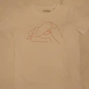 IDA KLAMBORN T-shirt Strl S, nypris 800 kr. Jättefin och typ nyskick. Köparen står för eventuell frakt!