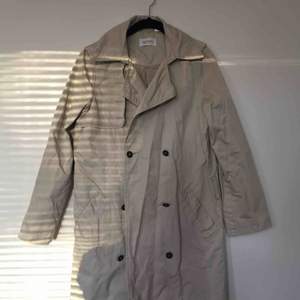 Beige trench coat. I have not steamed to make the picture. I have got as a gift. But used just once.