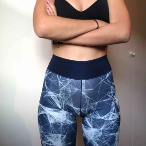  - SUPERsköna löpartights! Knappt använda. Priset kan väl diskuteras (köpt för 299kr) - hör gärna av dig! 🌿