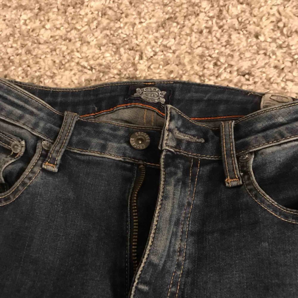 Säljer dessa knapt använda tighta högmidjade crocker jeansen i strl 25/32, nypris 88kr, mitt pris 250kr💖💖. Jeans & Byxor.